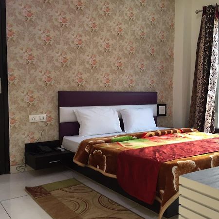 Oyo 30415 Hotel White City Anandpur  Экстерьер фото