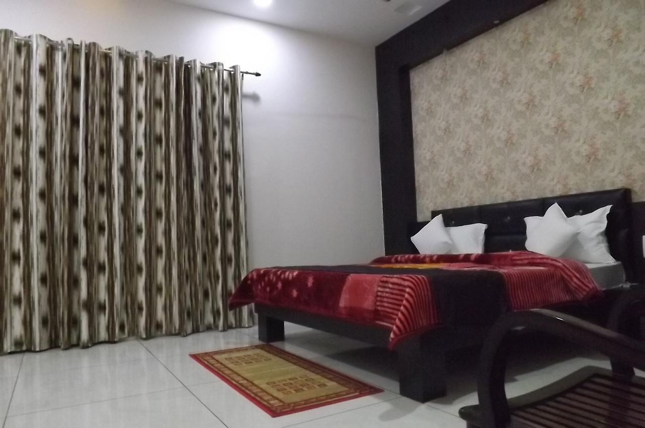 Oyo 30415 Hotel White City Anandpur  Экстерьер фото